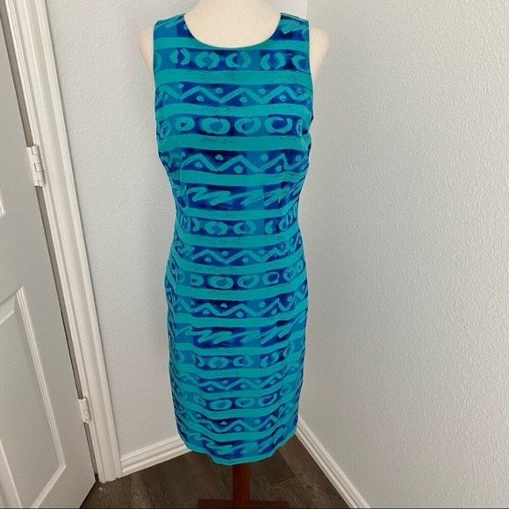 Maggy London Blue Sleeveless Blue Dress Keyhole Cut Out Sexy Cute Size 4